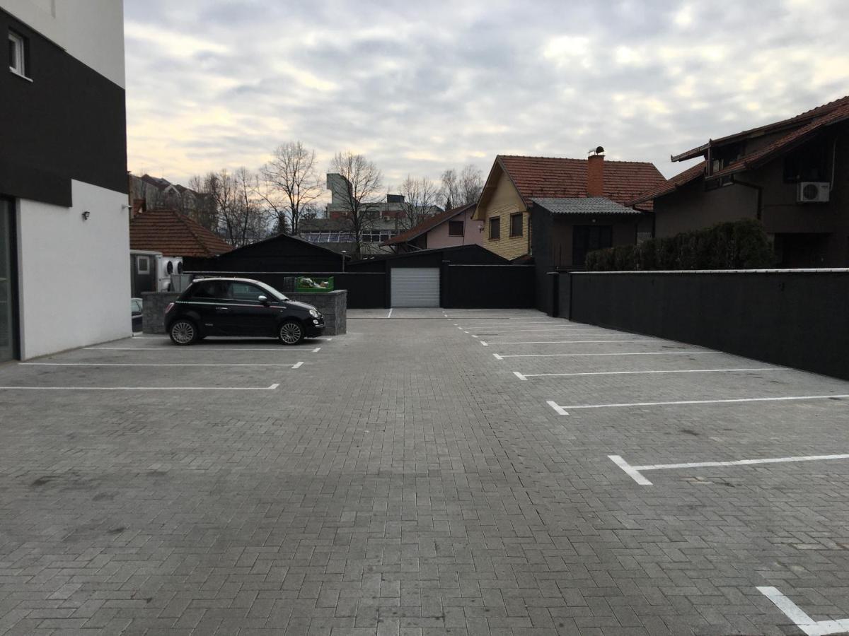 Cool Apartments With Free Parking Čačak Kültér fotó