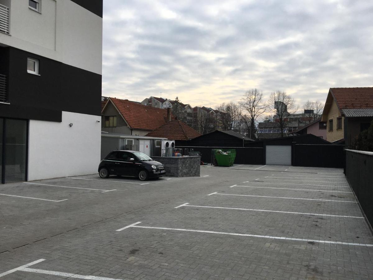 Cool Apartments With Free Parking Čačak Kültér fotó