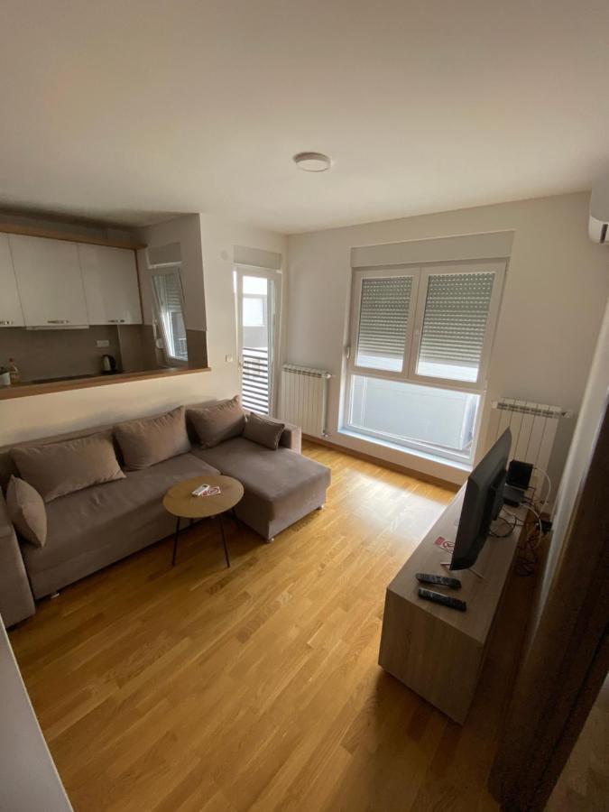 Cool Apartments With Free Parking Čačak Kültér fotó