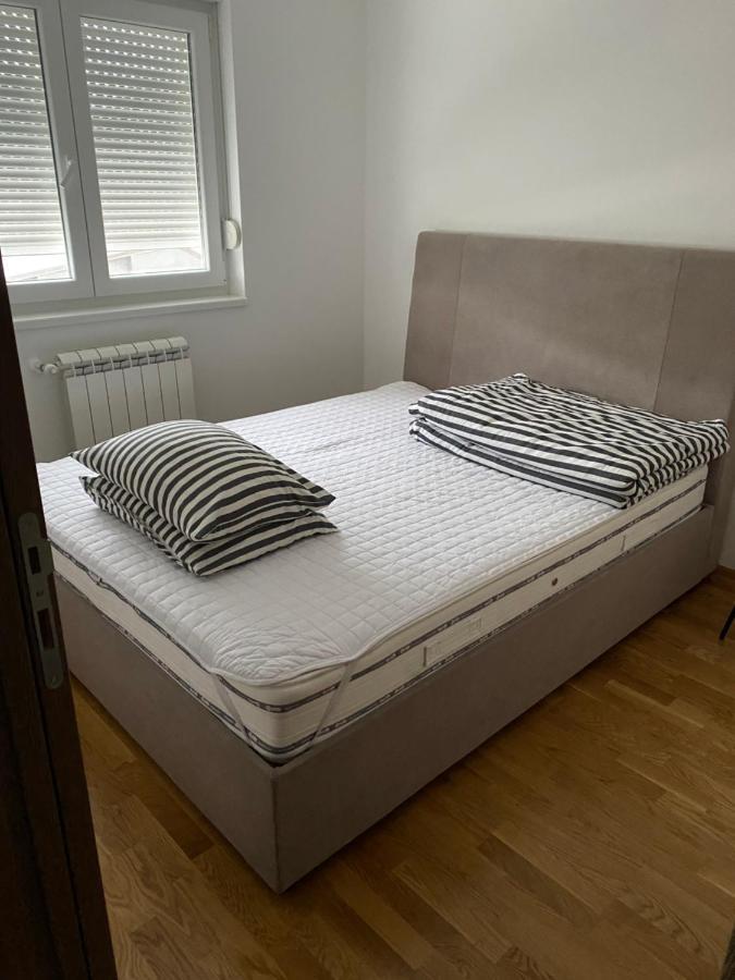 Cool Apartments With Free Parking Čačak Kültér fotó