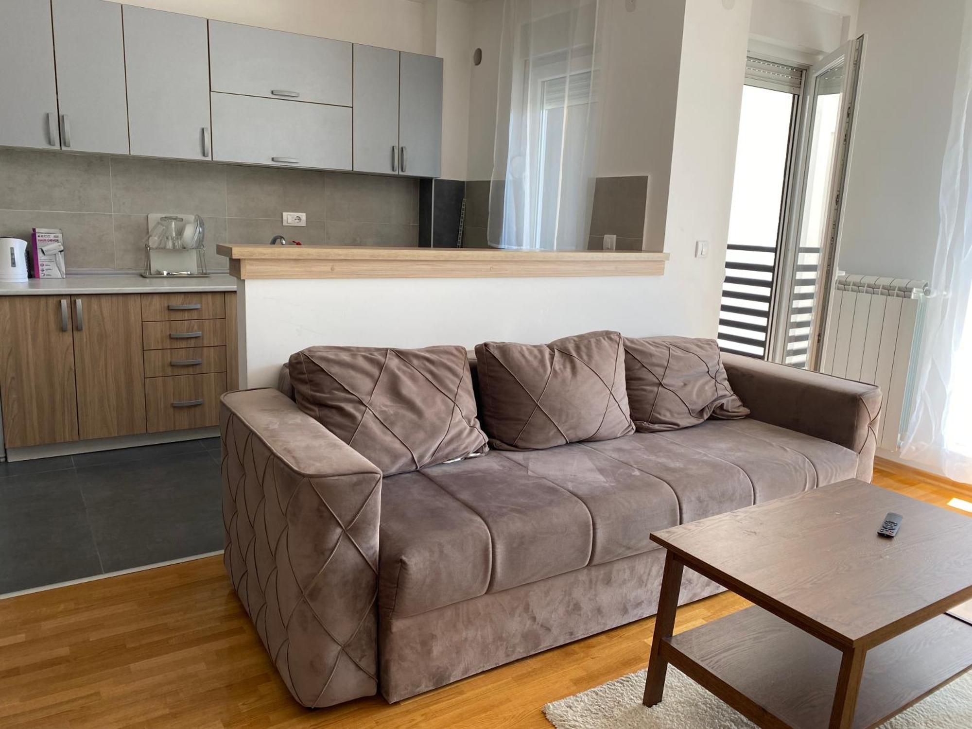 Cool Apartments With Free Parking Čačak Kültér fotó