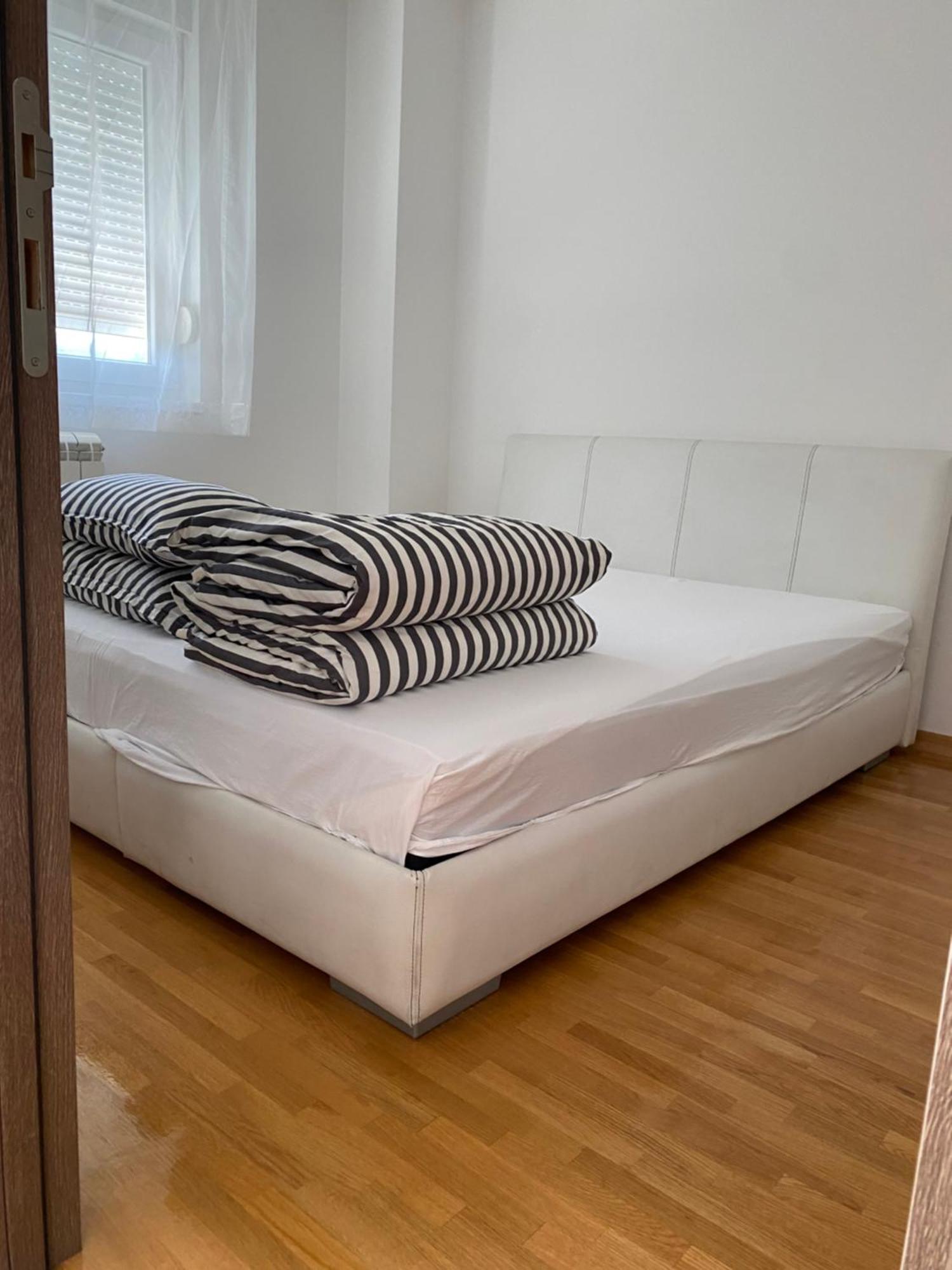 Cool Apartments With Free Parking Čačak Kültér fotó