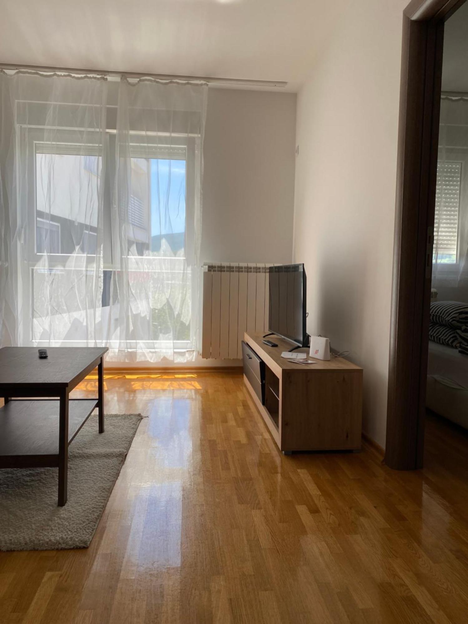 Cool Apartments With Free Parking Čačak Kültér fotó
