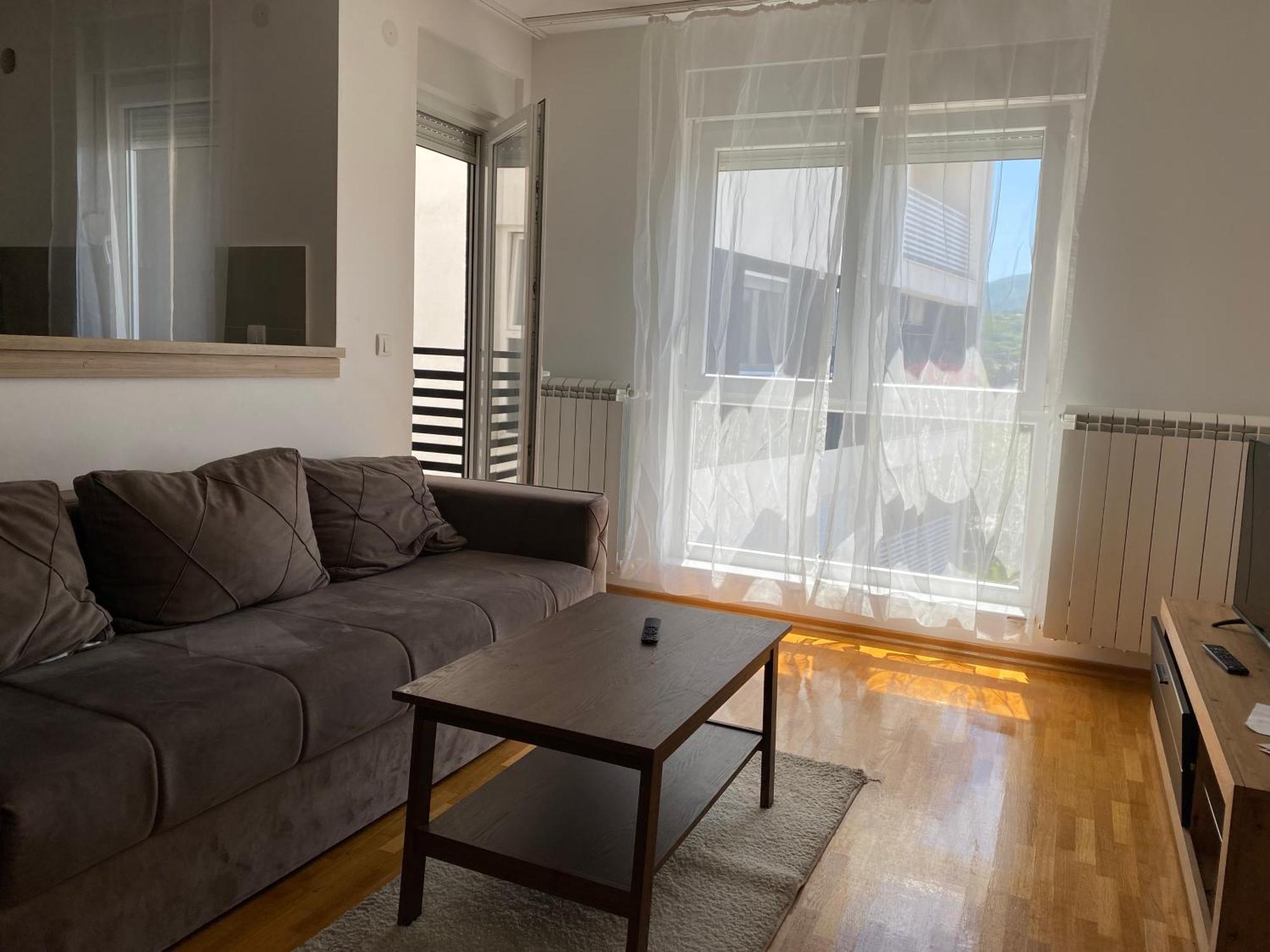 Cool Apartments With Free Parking Čačak Kültér fotó