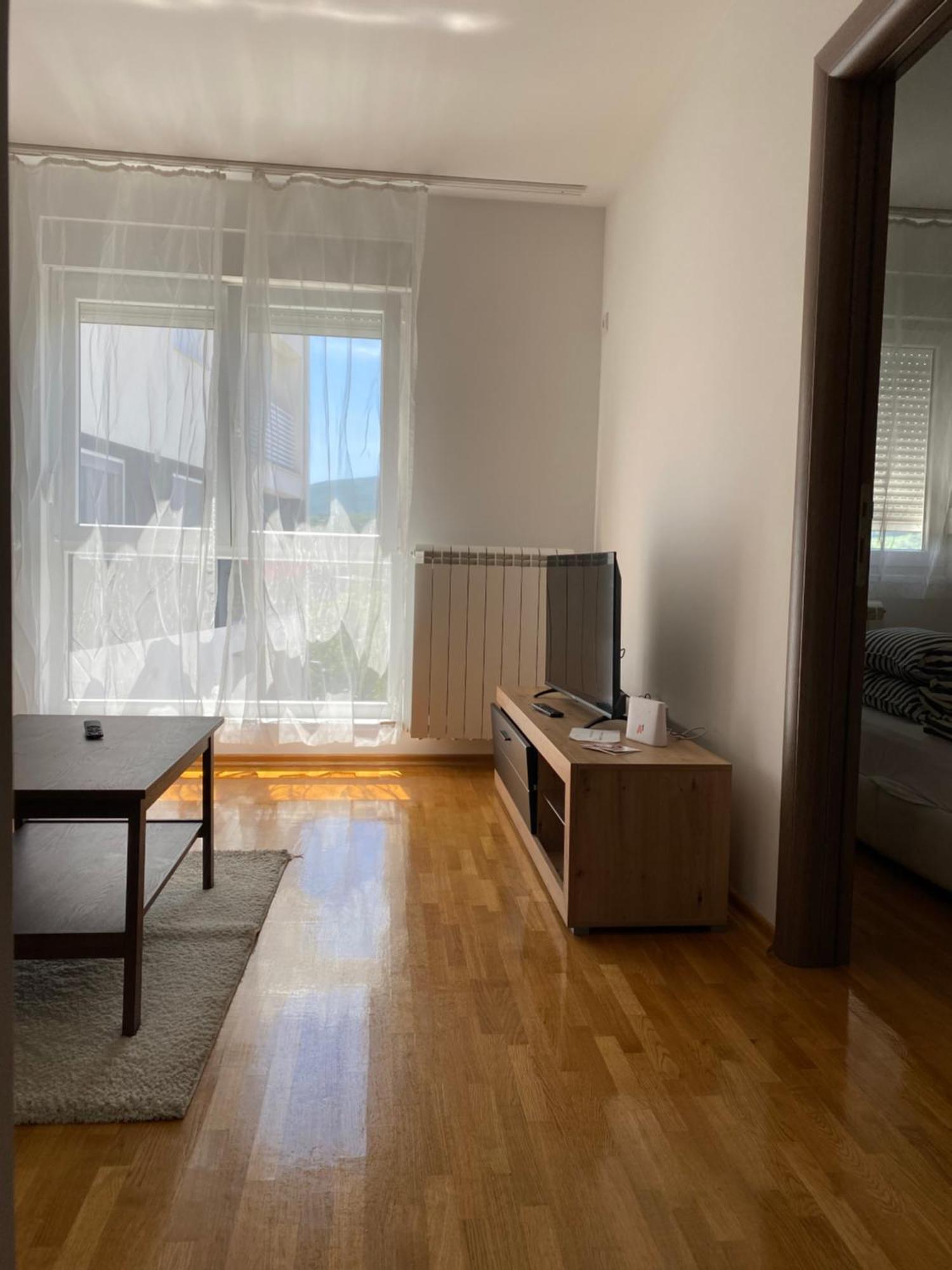 Cool Apartments With Free Parking Čačak Kültér fotó